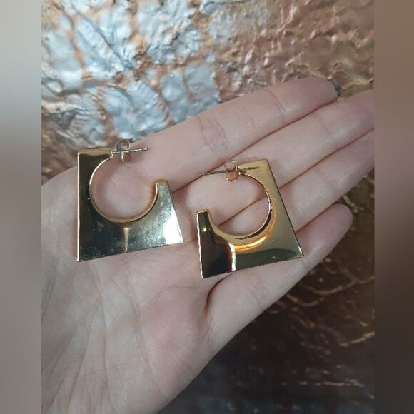 Zara Elegant Gold Geometric Earrings - Picture 10 of 10